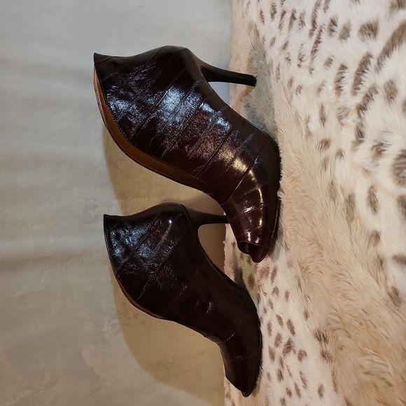 Vince Camuto Signature ~ Ronan ~ Bordo color ~ EEL Panel Size 8 - Picture 3 of 7